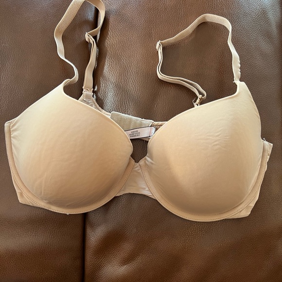 Gently used nude color vs bra - Picture 1 of 3